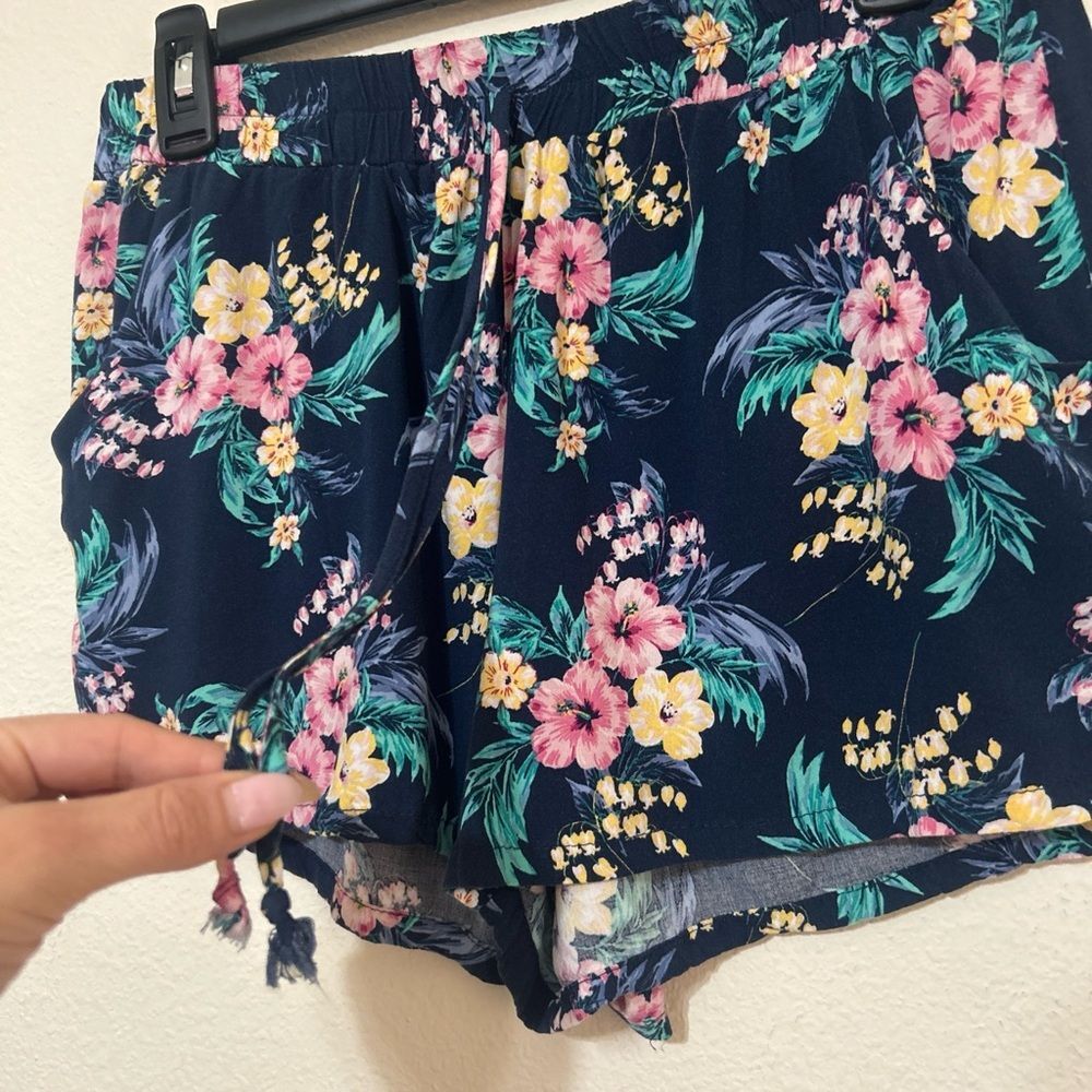 Lush Floral High-Waist Rayon Pull-On Shorts with Drawstring - Picture 5 of 8